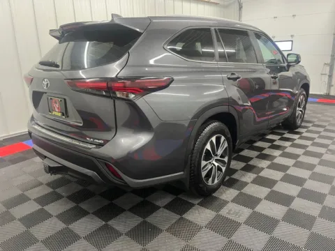 Photos of 2024 Toyota Highlander Limited for sale in Bridgeport, NY at Bridgeland Auto Brokers