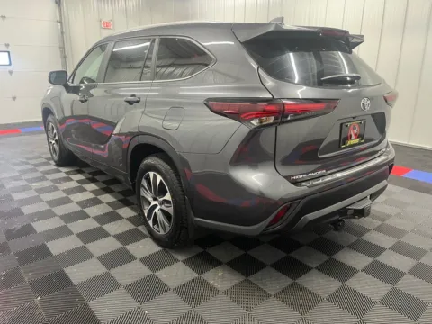 More photos of 2024 Toyota Highlander Limited at Bridgeland Auto Brokers, NY