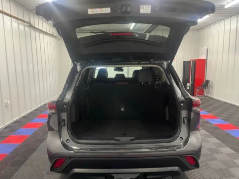 More photos of 2024 Toyota Highlander Limited at Bridgeland Auto Brokers, NY