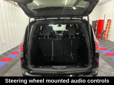 More photos of 2025 Chrysler Pacifica Select at Bridgeland Auto Brokers, NY