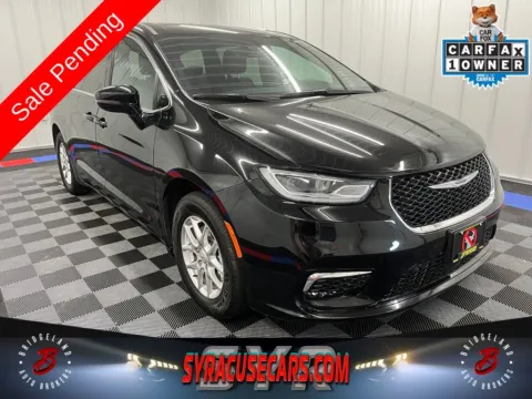 Black 2025 Chrysler Pacifica Select for sale in Bridgeport, NY
