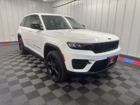Photos of 2023 Jeep Grand Cherokee Altitude X for sale in Bridgeport, NY at Bridgeland Auto Brokers