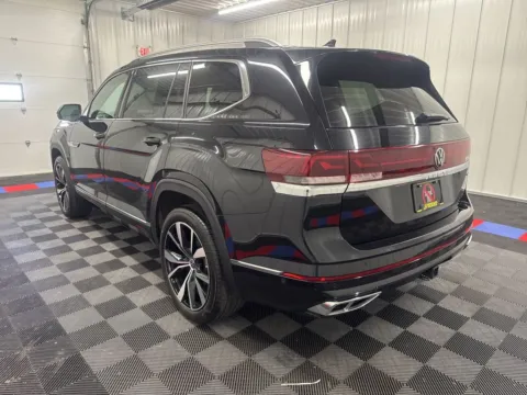 More photos of 2024 Volkswagen Atlas 2.0T SEL Premium R-Line at Bridgeland Auto Brokers, NY