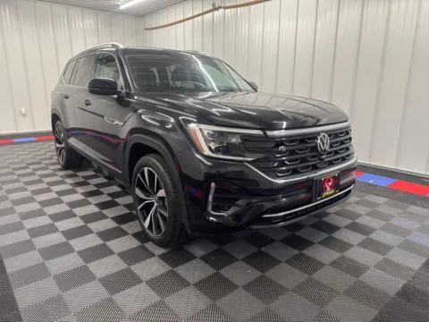 Photos of 2024 Volkswagen Atlas 2.0T SEL Premium R-Line for sale in Bridgeport, NY at Bridgeland Auto Brokers