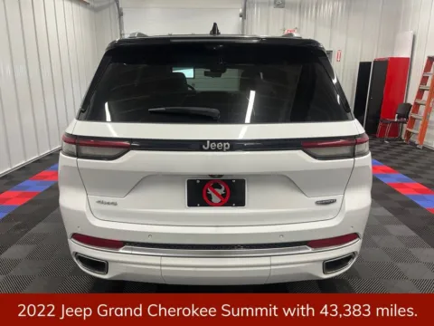 Another view of 2022 Jeep Grand Cherokee Summit for sale in Bridgeport, NY at Bridgeland Auto Brokers