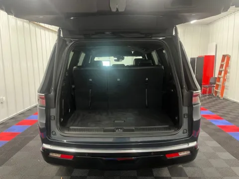 More photos of 2024 Jeep Wagoneer Series II at Bridgeland Auto Brokers, NY