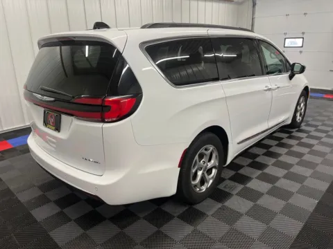 Photos of 2023 Chrysler Pacifica Limited for sale in Bridgeport, NY at Bridgeland Auto Brokers