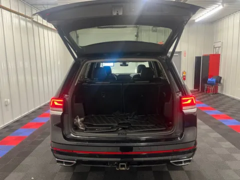 More photos of 2023 Volkswagen Atlas 3.6L V6 SEL Premium R-Line at Bridgeland Auto Brokers, NY