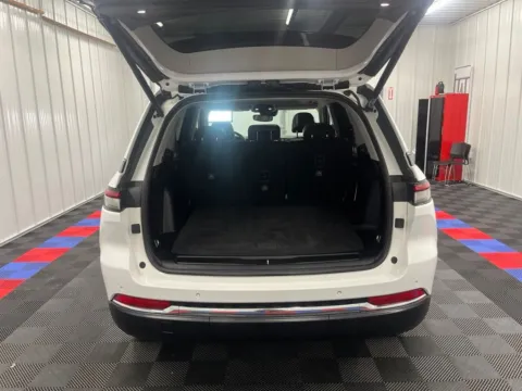 More photos of 2023 Jeep Grand Cherokee 4xe at Bridgeland Auto Brokers, NY