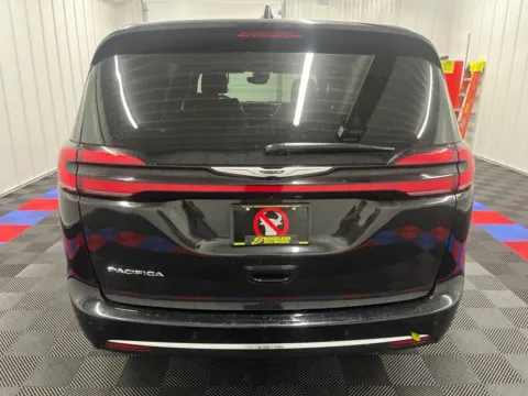 More photos of 2025 Chrysler Pacifica Select at Bridgeland Auto Brokers, NY