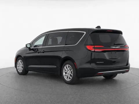 More photos of 2025 Chrysler Pacifica Select at Bridgeland Auto Brokers, NY