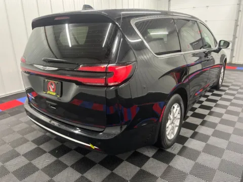 Another view of 2025 Chrysler Pacifica Select for sale in Bridgeport, NY at Bridgeland Auto Brokers