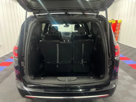 More photos of 2025 Chrysler Pacifica Select at Bridgeland Auto Brokers, NY