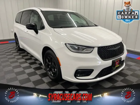 White 2024 Chrysler Pacifica Hybrid Select S Appearance for sale in Bridgeport, NY