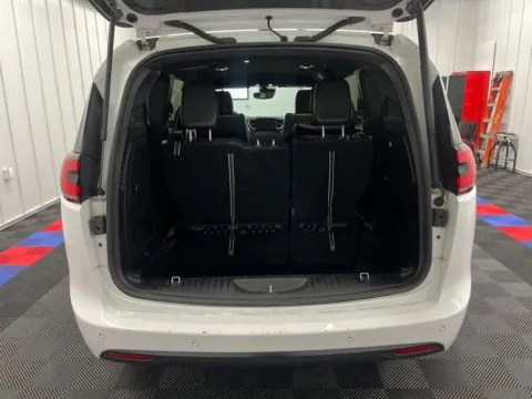 More photos of 2024 Chrysler Pacifica Hybrid Select S Appearance at Bridgeland Auto Brokers, NY