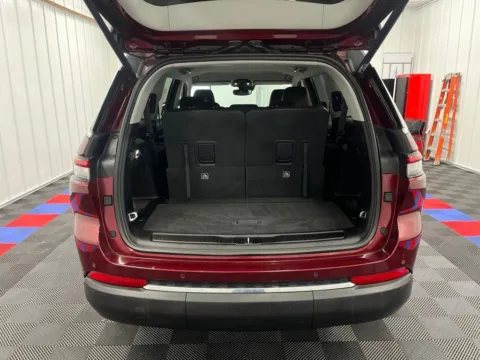More photos of 2022 Jeep Grand Cherokee L Limited at Bridgeland Auto Brokers, NY