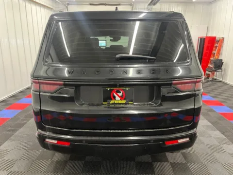 More photos of 2024 Jeep Wagoneer Series II at Bridgeland Auto Brokers, NY