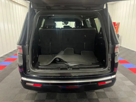 More photos of 2023 Jeep Wagoneer Series II at Bridgeland Auto Brokers, NY