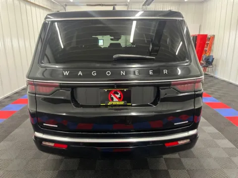 More photos of 2023 Jeep Wagoneer Series II at Bridgeland Auto Brokers, NY