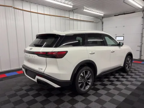 Another view of 2024 INFINITI QX60 LUXE for sale in Bridgeport, NY at Bridgeland Auto Brokers