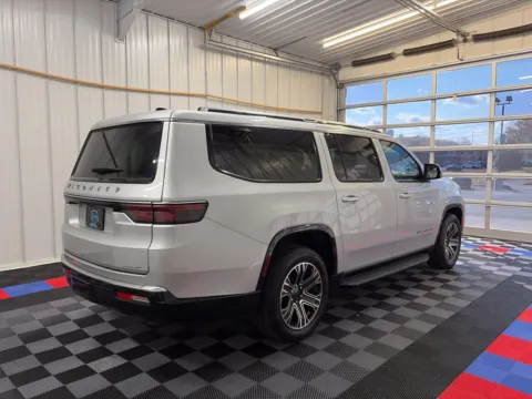 More photos of 2024 Jeep Wagoneer L Series II at Bridgeland Auto Brokers, NY