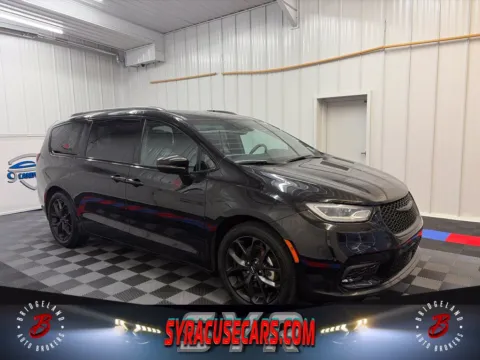 Black 2025 Chrysler Pacifica Limited for sale in Bridgeport, NY