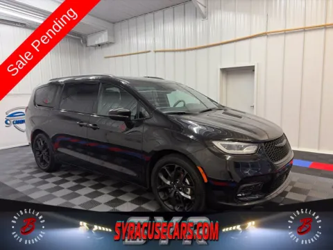 Black 2025 Chrysler Pacifica Limited for sale in Bridgeport, NY