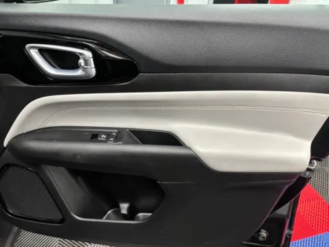 More photos of 2022 Jeep Compass Limited at Bridgeland Auto Brokers, NY