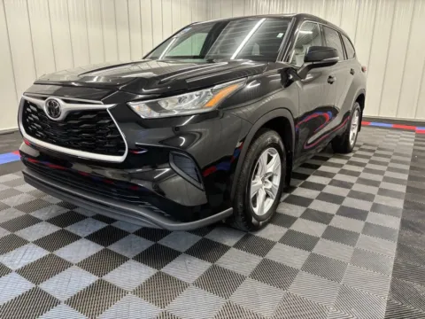 More photos of 2020 Toyota Highlander LE at Bridgeland Auto Brokers, NY