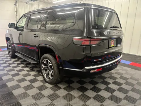 More photos of 2023 Jeep Wagoneer Series III at Bridgeland Auto Brokers, NY