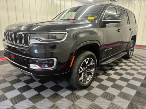 More photos of 2023 Jeep Wagoneer Series III at Bridgeland Auto Brokers, NY