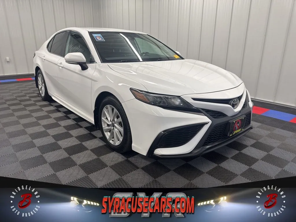 White 2022 Toyota Camry SE for sale in Bridgeport, NY