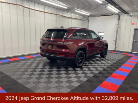 Another view of 2024 Jeep Grand Cherokee Altitude X for sale in Bridgeport, NY at Bridgeland Auto Brokers