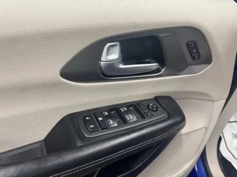 More photos of 2021 Chrysler Pacifica Hybrid Touring L at Bridgeland Auto Brokers, NY