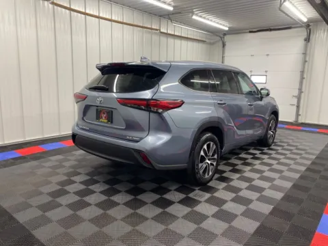 More photos of 2022 Toyota Highlander XLE at Bridgeland Auto Brokers, NY