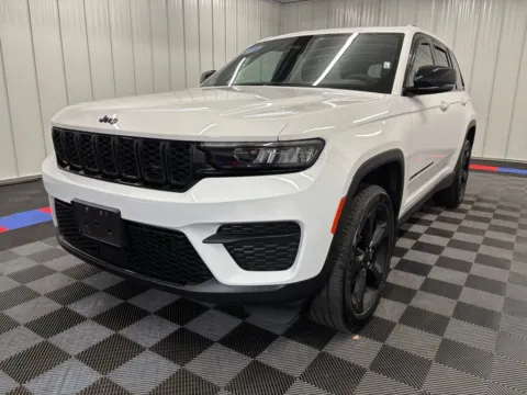 More photos of 2023 Jeep Grand Cherokee Altitude at Bridgeland Auto Brokers, NY