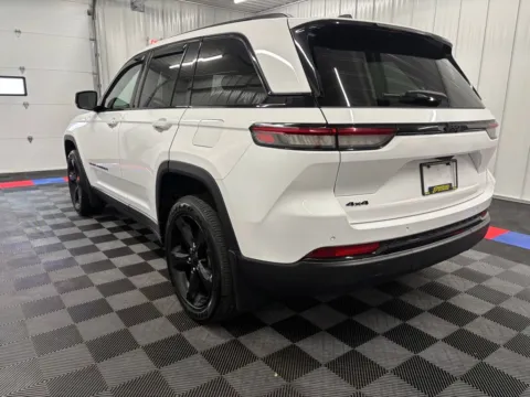 More photos of 2023 Jeep Grand Cherokee Altitude at Bridgeland Auto Brokers, NY