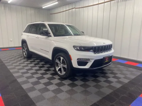 Photos of 2023 Jeep Grand Cherokee Limited for sale in Bridgeport, NY at Bridgeland Auto Brokers