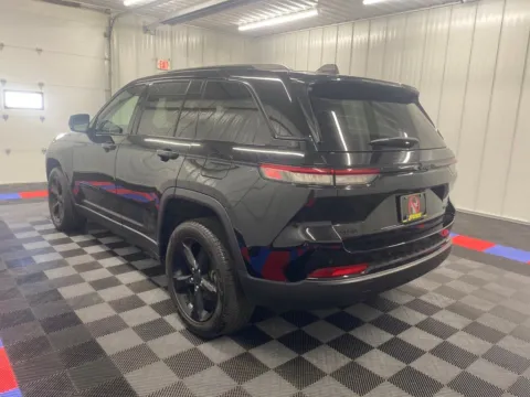 More photos of 2023 Jeep Grand Cherokee Limited at Bridgeland Auto Brokers, NY