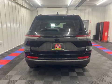 More photos of 2023 Jeep Grand Cherokee Limited at Bridgeland Auto Brokers, NY