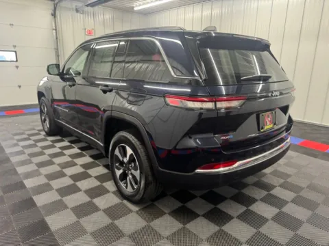 More photos of 2022 Jeep Grand Cherokee 4xe at Bridgeland Auto Brokers, NY