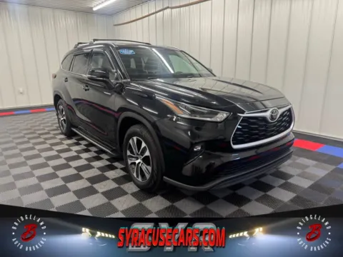 Green 2021 Toyota Highlander XLE for sale in Bridgeport, NY