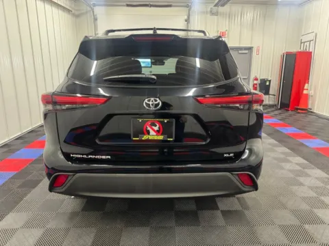 More photos of 2021 Toyota Highlander XLE at Bridgeland Auto Brokers, NY