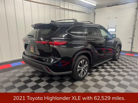 Another view of 2021 Toyota Highlander XLE for sale in Bridgeport, NY at Bridgeland Auto Brokers