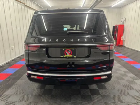 More photos of 2024 Jeep Wagoneer L Series II at Bridgeland Auto Brokers, NY