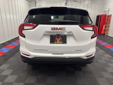 More photos of 2024 GMC Terrain SLT at Bridgeland Auto Brokers, NY