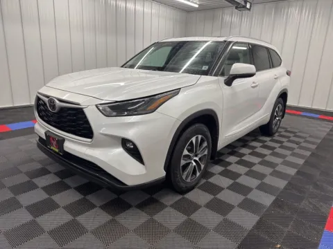 More photos of 2022 Toyota Highlander XLE at Bridgeland Auto Brokers, NY