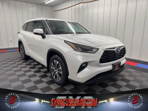 White 2022 Toyota Highlander XLE for sale in Bridgeport, NY