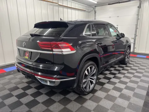 More photos of 2023 Volkswagen Atlas Cross Sport 3.6L V6 SEL Premium R-Line at Bridgeland Auto Brokers, NY