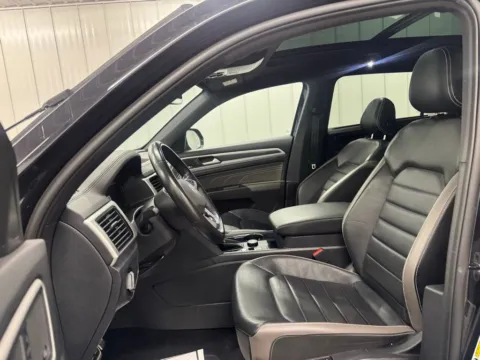 More photos of 2023 Volkswagen Atlas Cross Sport 3.6L V6 SEL Premium R-Line at Bridgeland Auto Brokers, NY